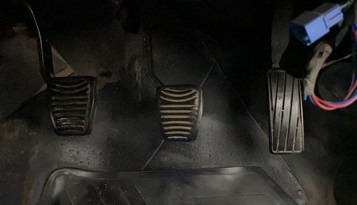 2017 Mahindra KUV 100 NXT K4+ P 6 STR, Petrol, Manual, 39,838 km, Pedals