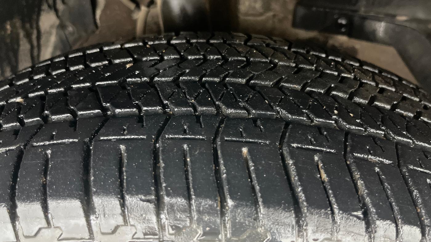 2017 Mahindra XUV500 W6, Diesel, Manual, 90,003 km, Right Front Tyre Tread