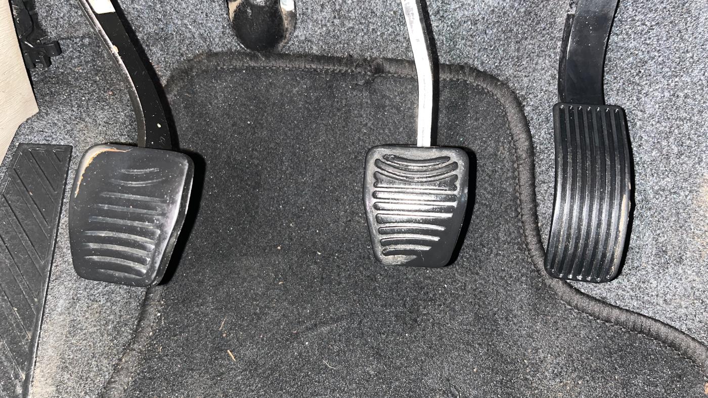 2017 Mahindra XUV500 W6, Diesel, Manual, 90,003 km, Pedals