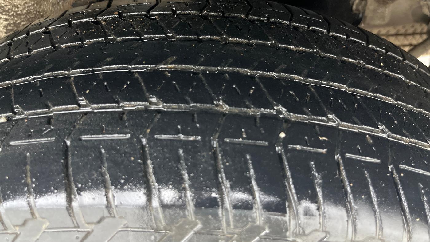 2017 Mahindra XUV500 W6, Diesel, Manual, 90,003 km, Left Rear Tyre Tread