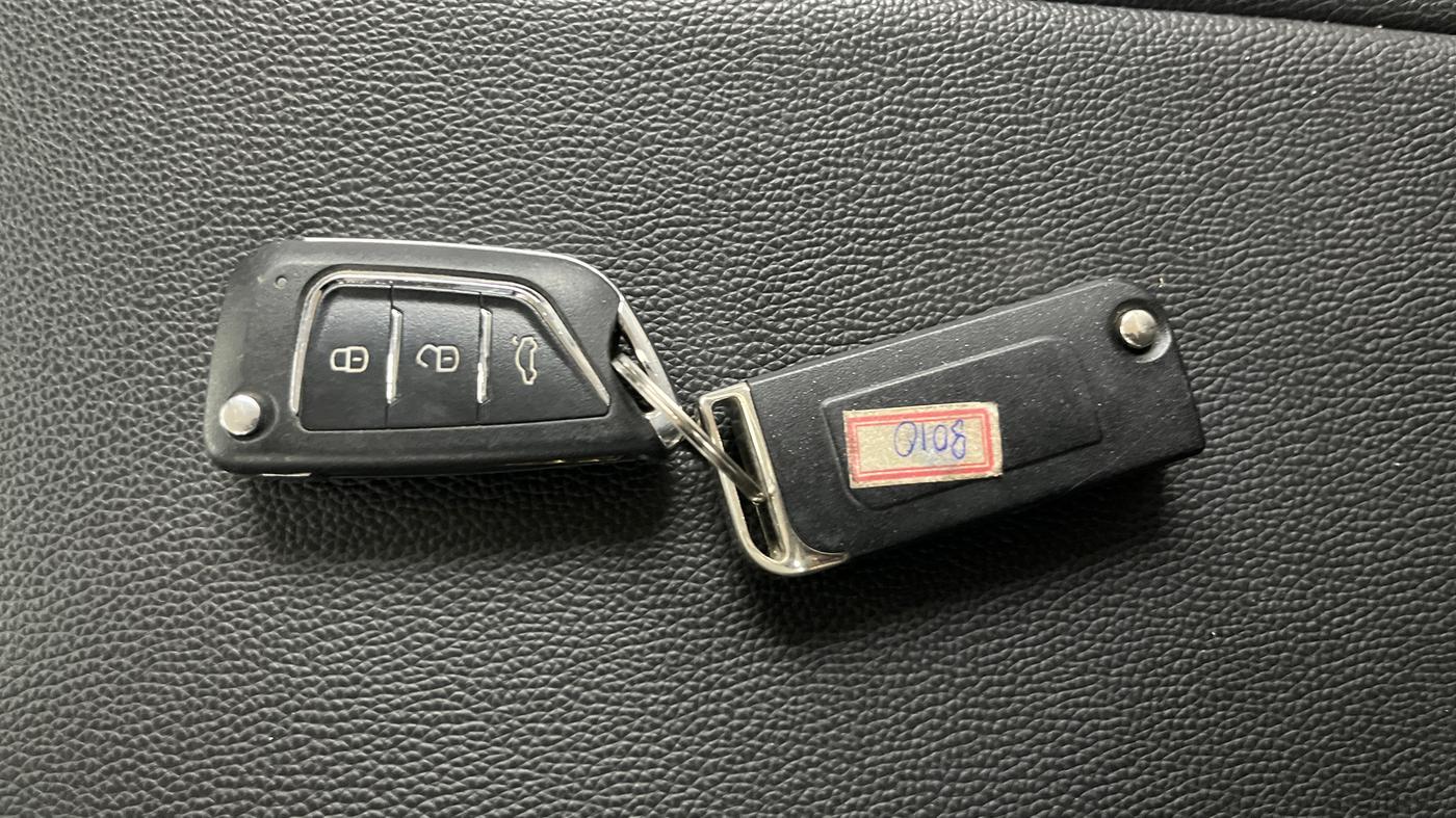 2017 Mahindra XUV500 W6, Diesel, Manual, 90,003 km, Key Close Up