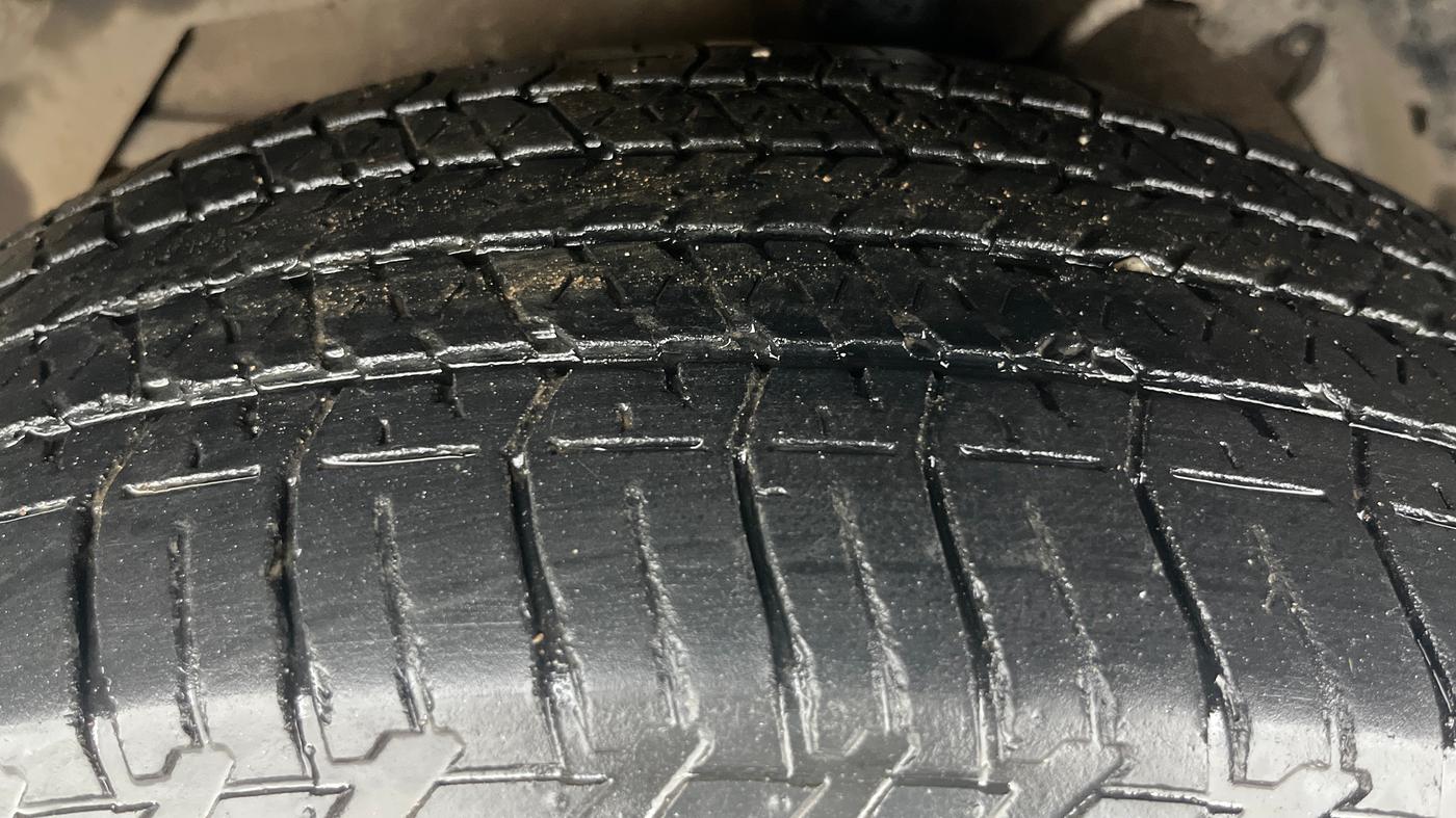 2017 Mahindra XUV500 W6, Diesel, Manual, 90,003 km, Left Front Tyre Tread