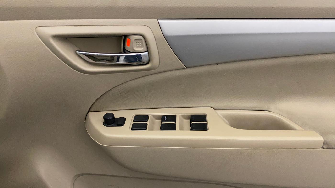 2016 Maruti Ertiga ZDI + SHVS, Diesel, Manual, 1,43,283 km, Driver Side Door Panels Control
