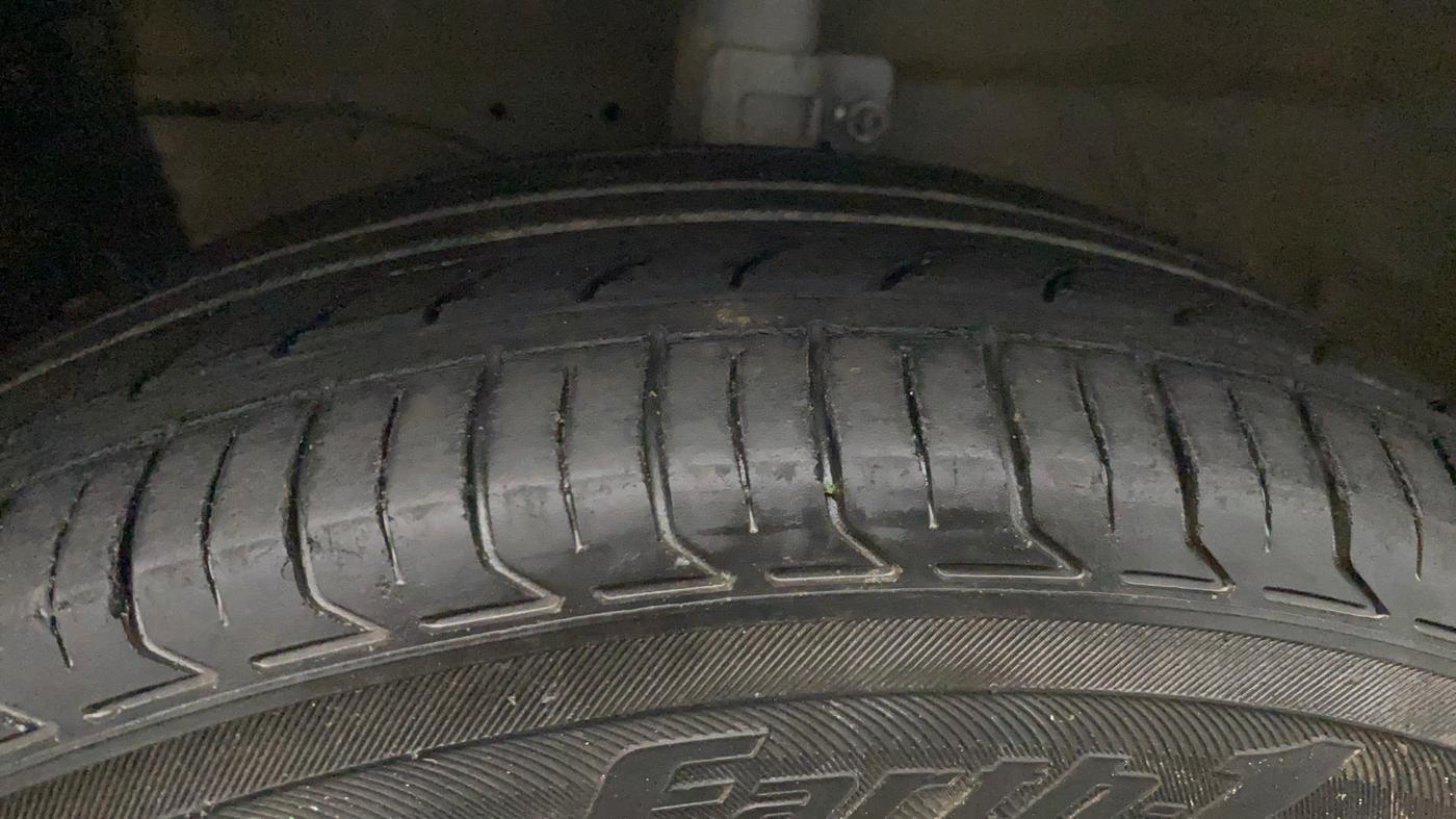 2016 Maruti Ertiga ZDI + SHVS, Diesel, Manual, 1,43,283 km, Left Front Tyre Tread