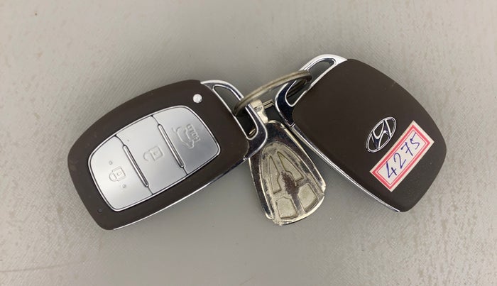 2022 Hyundai VENUE SX 1.2 PETROL, Petrol, Manual, 13,791 km, Key Close Up