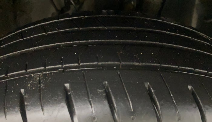 2022 Hyundai VENUE SX 1.2 PETROL, Petrol, Manual, 13,791 km, Right Front Tyre Tread