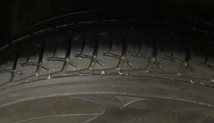 2019 Hyundai NEW SANTRO SPORTZ CNG, CNG, Manual, 70,240 km, Left Front Tyre Tread