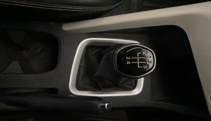 2022 Nissan MAGNITE XV MT, Petrol, Manual, 32,975 km, Gear Lever