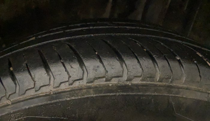 2022 Nissan MAGNITE XV MT, Petrol, Manual, 32,975 km, Left Rear Tyre Tread