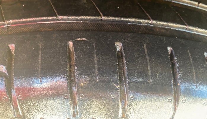 2017 Maruti Baleno ZETA PETROL 1.2, Petrol, Manual, 1,44,704 km, Left Front Tyre Tread