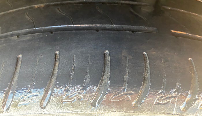 2017 Maruti Baleno ZETA PETROL 1.2, Petrol, Manual, 1,44,704 km, Left Rear Tyre Tread