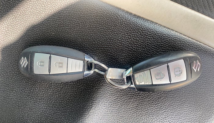 2017 Maruti Baleno ZETA PETROL 1.2, Petrol, Manual, 1,44,704 km, Key Close Up