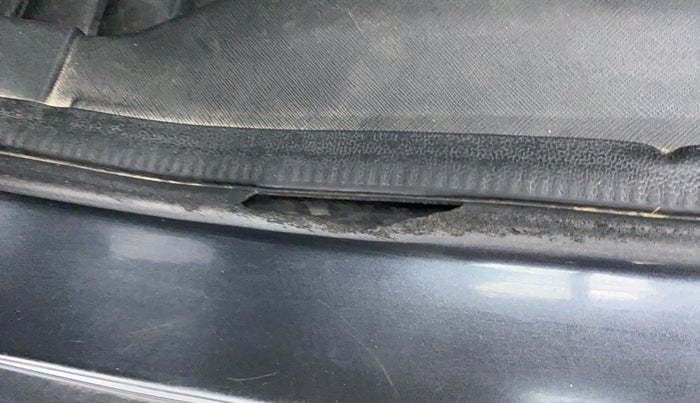 2018 Tata NEXON XM 1.2, Petrol, Manual, 95,230 km, Rear left door - Beading has minor damage