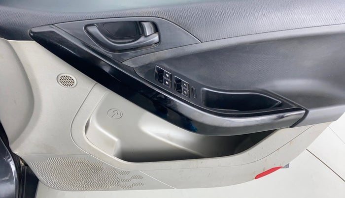 2018 Tata NEXON XM 1.2, Petrol, Manual, 95,230 km, Driver Side Door Panels Control