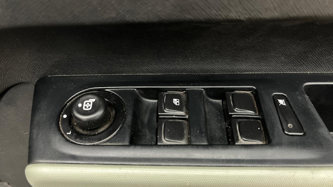 2025 Tata PUNCH ADVENTURE MT CNG , CNG, Manual, 26,952 km, Driver Side Door Panels Control