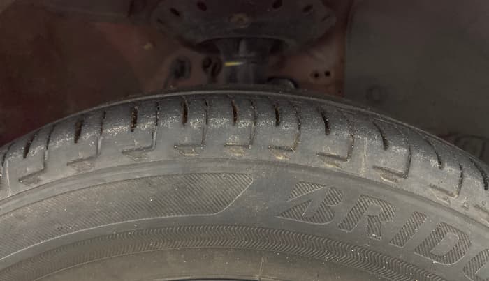 2017 Honda Brio VX MT, Petrol, Manual, 85,545 km, Right Front Tyre Tread
