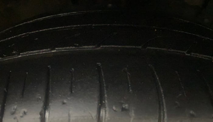 2012 Maruti Ertiga ZDI, Diesel, Manual, 90,743 km, Right Front Tyre Tread