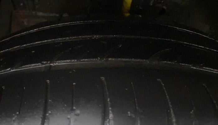 2012 Maruti Ertiga ZDI, Diesel, Manual, 90,743 km, Left Front Tyre Tread