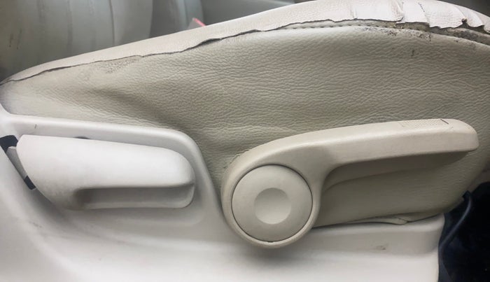 2012 Maruti Ertiga ZDI, Diesel, Manual, 90,743 km, Driver Side Adjustment Panel