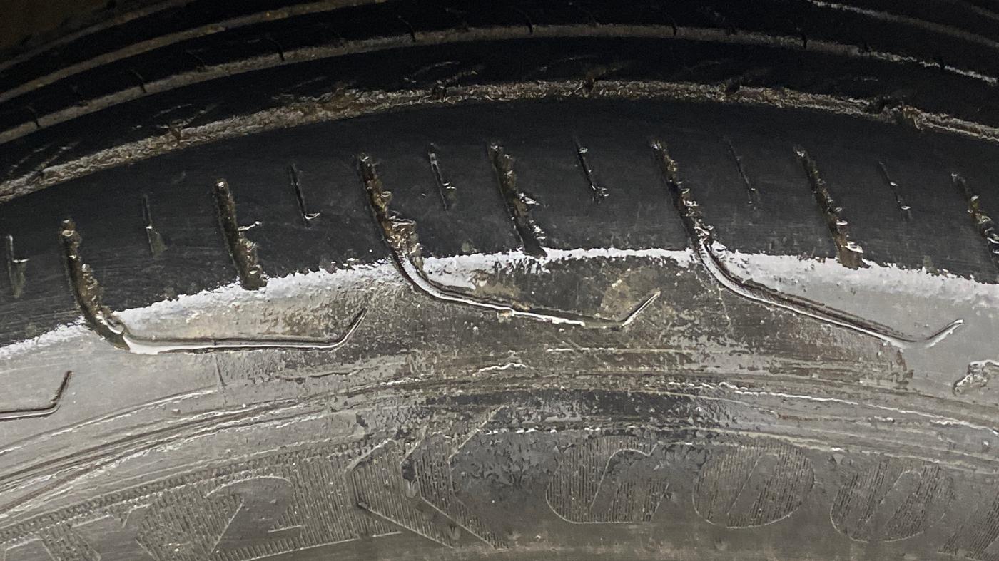 2023 Maruti FRONX ALPHA 1.0L TURBO 6 AT, Petrol, Automatic, 22,643 km, Right Front Tyre Tread