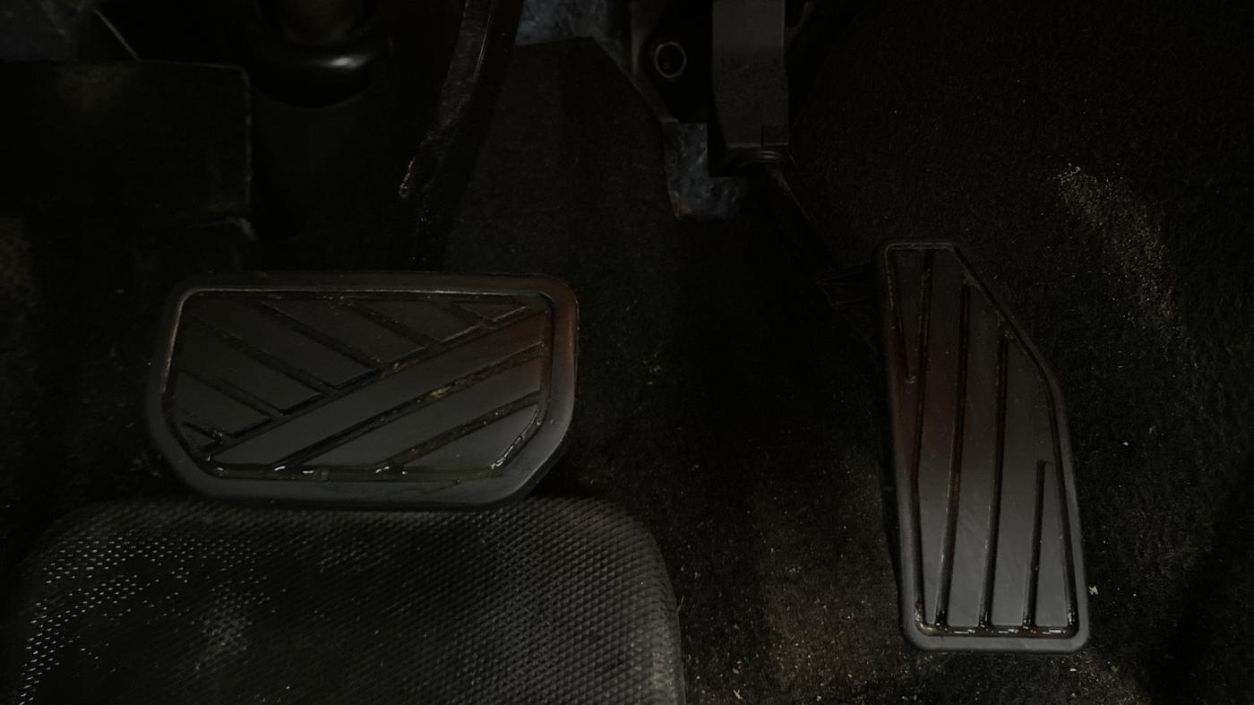 2023 Maruti FRONX ALPHA 1.0L TURBO 6 AT, Petrol, Automatic, 22,643 km, Pedals