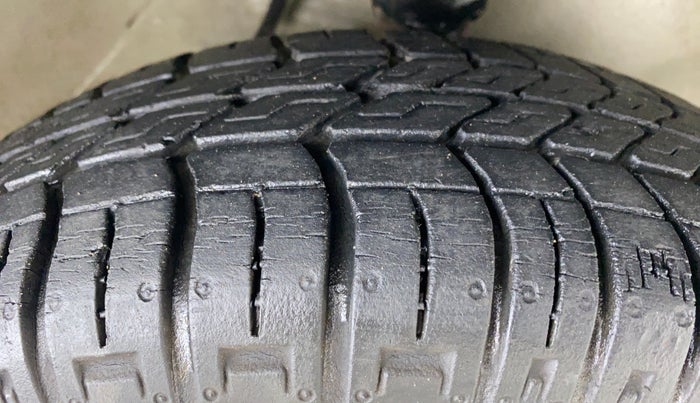 2014 Maruti Alto 800 LXI, Petrol, Manual, 18,339 km, Right Front Tyre Tread