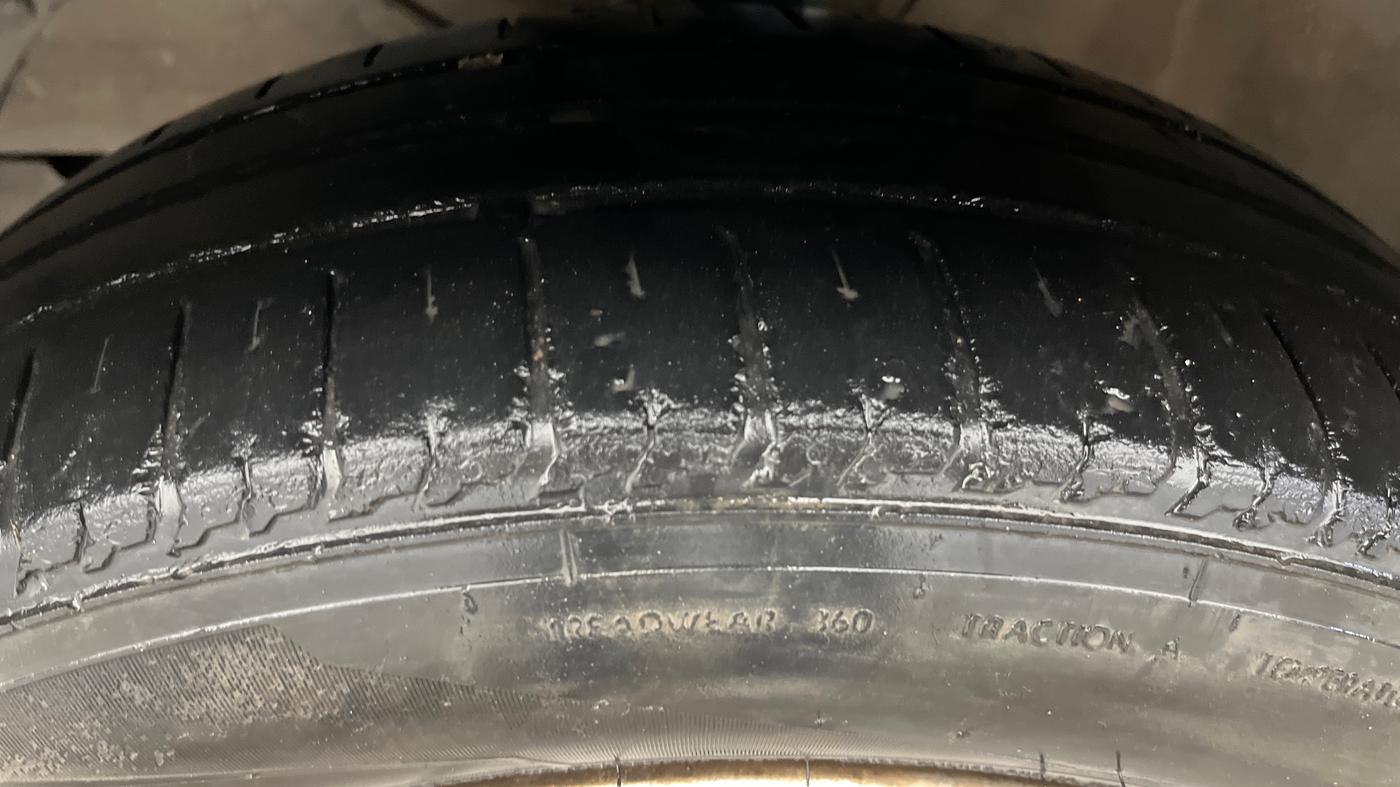2021 Maruti Dzire ZXI, Petrol, Manual, 95,251 km, Left Front Tyre Tread