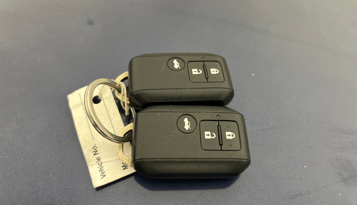 2021 Maruti Dzire ZXI, Petrol, Manual, 95,042 km, Key Close Up