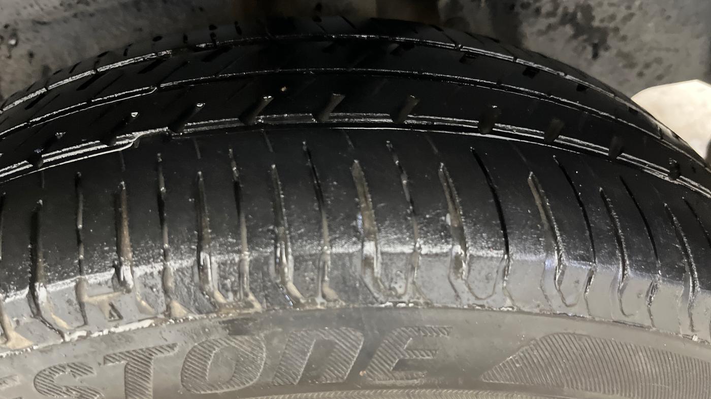 2021 Maruti Dzire ZXI, Petrol, Manual, 95,251 km, Left Rear Tyre Tread