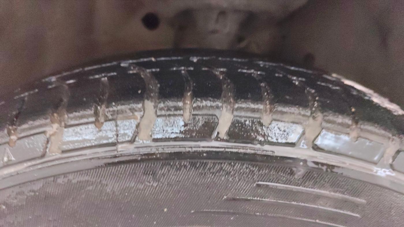 2015 Honda Brio E MT, Petrol, Manual, 59,899 km, Right Front Tyre Tread