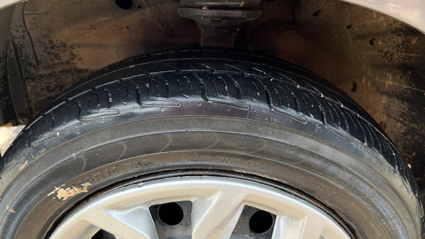 2013 Maruti Wagon R 1.0 VXI, Petrol, Manual, 60,308 km, Left Front Tyre Tread