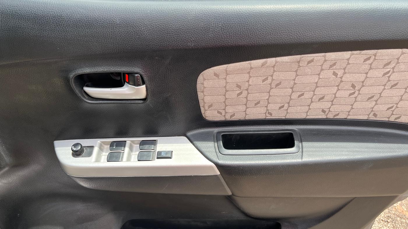 2013 Maruti Wagon R 1.0 VXI, Petrol, Manual, 60,308 km, Driver Side Door Panels Control