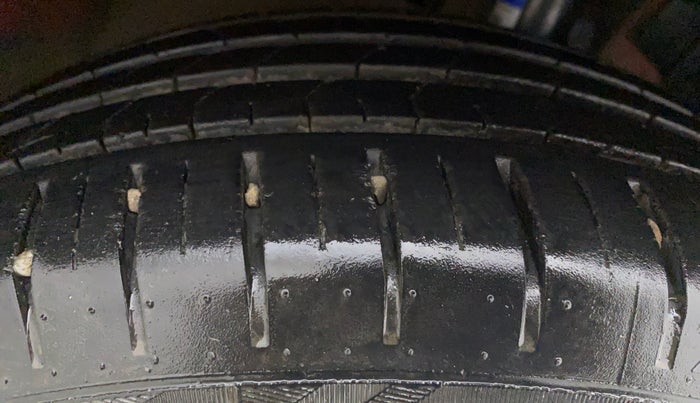 2015 Maruti Baleno ZETA DIESEL 1.3, Diesel, Manual, 66,825 km, Right Rear Tyre Tread