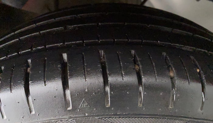 2015 Maruti Baleno ZETA DIESEL 1.3, Diesel, Manual, 66,825 km, Left Rear Tyre Tread