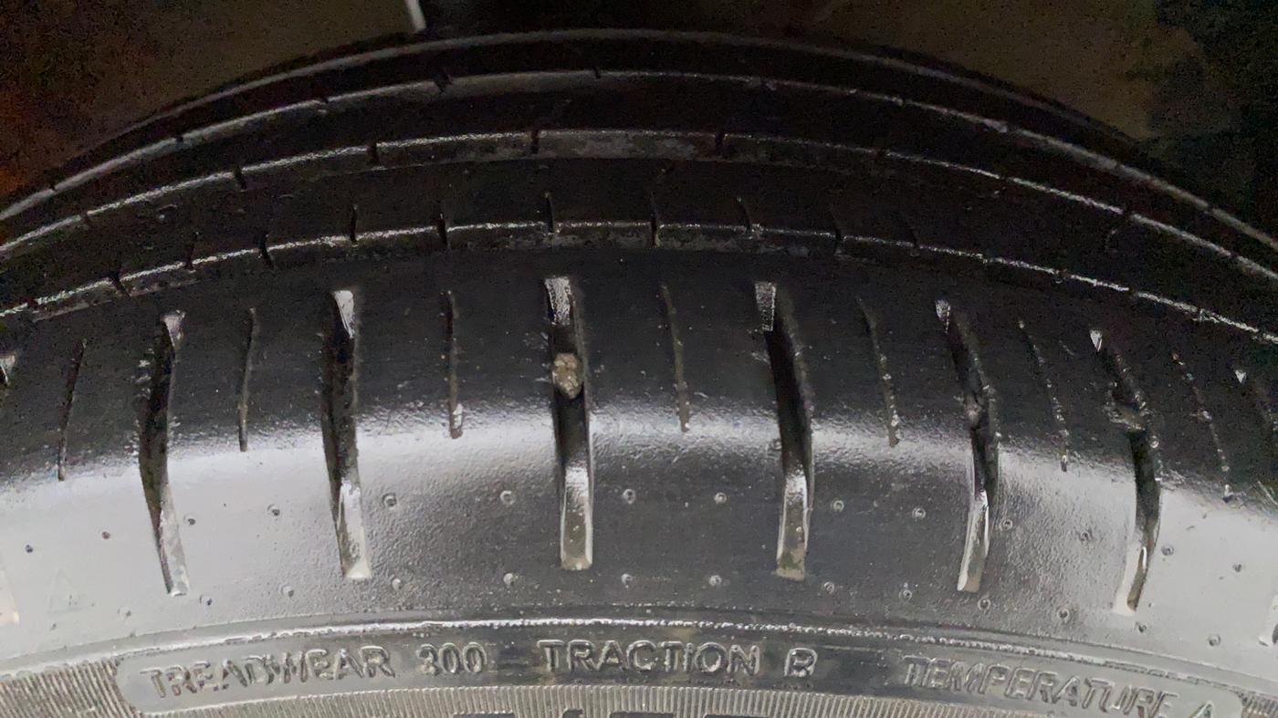 2015 Maruti Baleno ZETA DIESEL 1.3, Diesel, Manual, 66,825 km, Right Front Tyre Tread