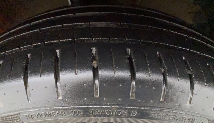 2015 Maruti Baleno ZETA DIESEL 1.3, Diesel, Manual, 66,825 km, Right Front Tyre Tread