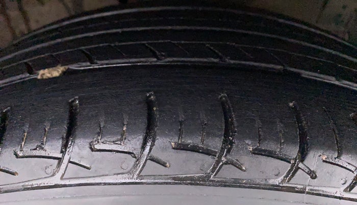 2019 Maruti Ciaz DELTA 1.5 SHVS VVT MT, Petrol, Manual, 81,666 km, Right Front Tyre Tread