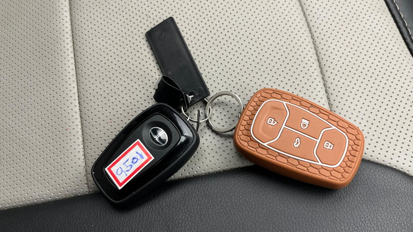 2023 Tata TIGOR XZ PLUS CNG, CNG, Manual, 25,571 km, Key Close Up