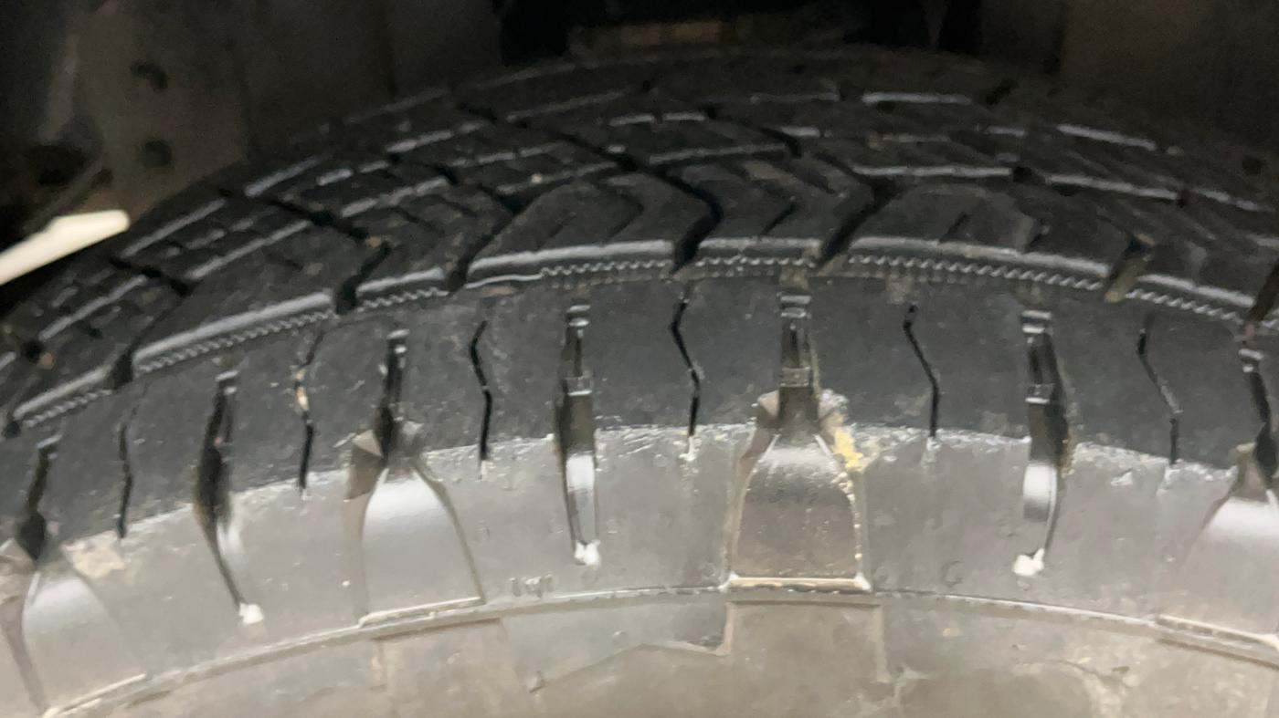 2023 Mahindra SCORPIO CLASSIC S11 7STR, Diesel, Manual, 43,984 km, Right Front Tyre Tread