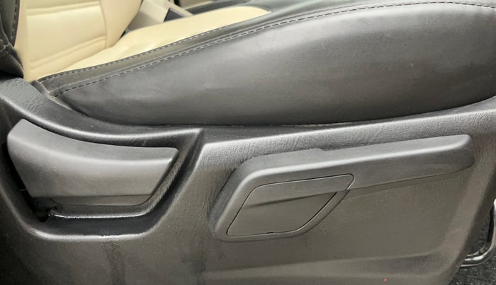 2023 Mahindra SCORPIO CLASSIC S11 7STR, Diesel, Manual, 43,948 km, Driver Side Adjustment Panel