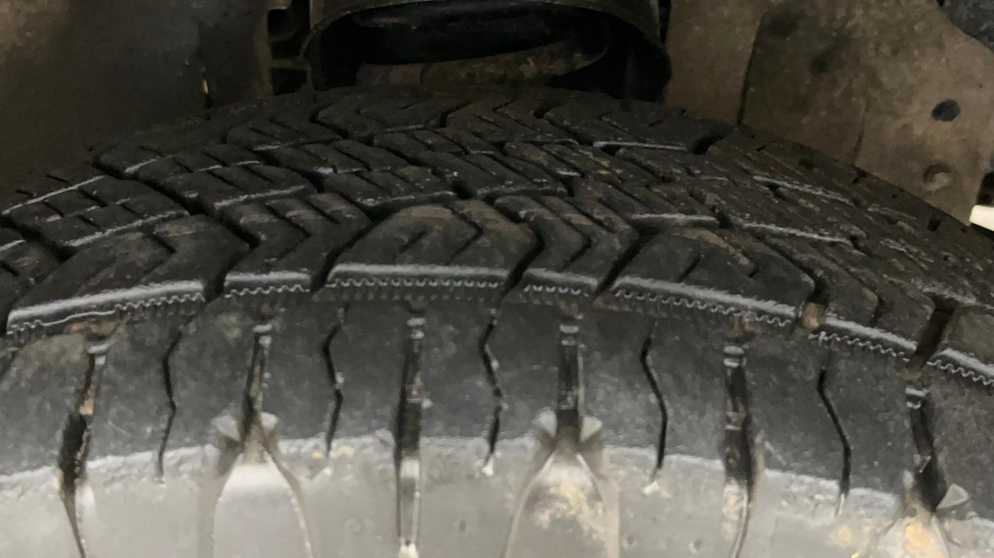 2023 Mahindra SCORPIO CLASSIC S11 7STR, Diesel, Manual, 43,984 km, Left Front Tyre Tread