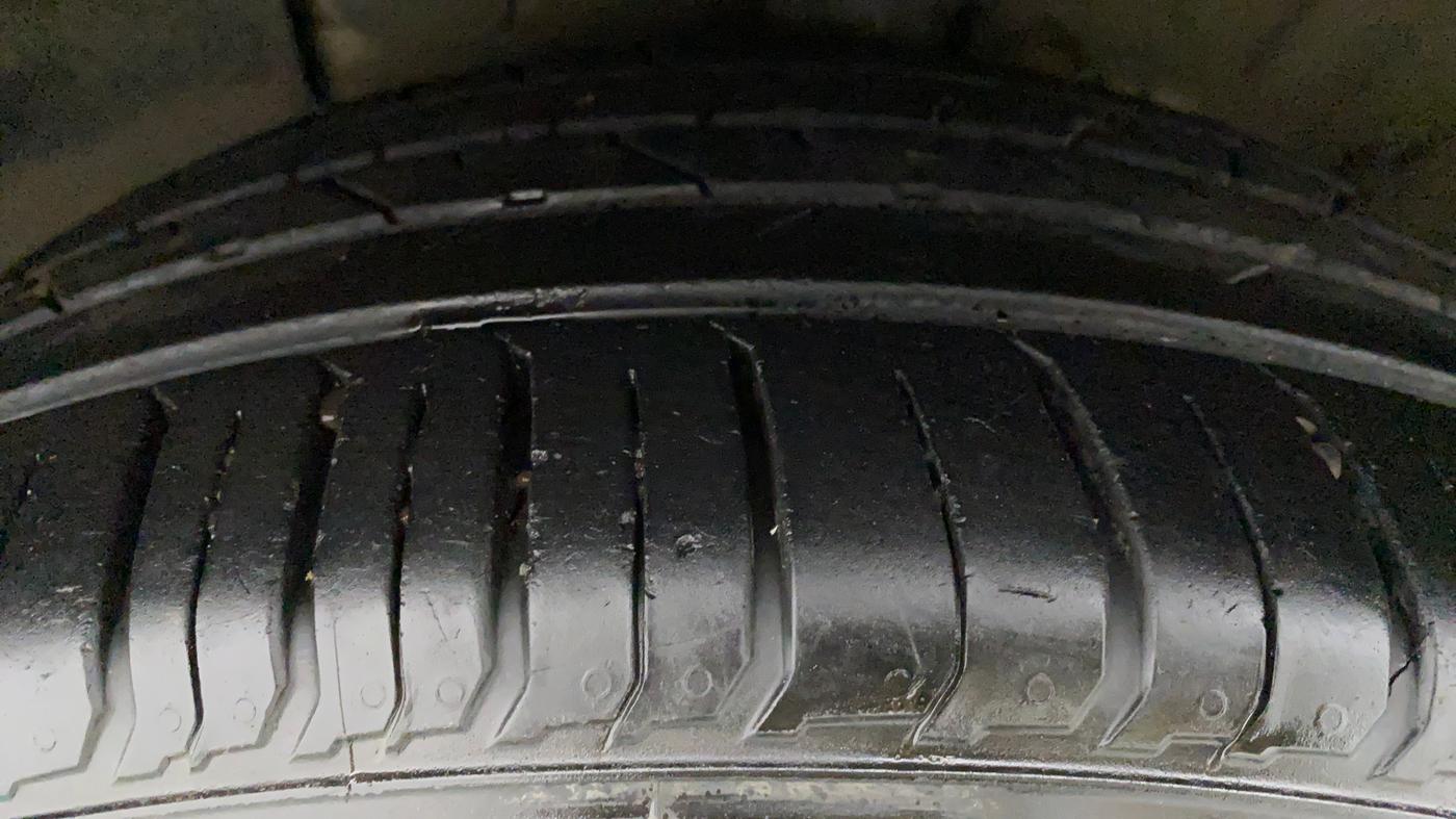 2020 Hyundai VENUE 1.0 TURBO GDI SX+ AT, Petrol, Automatic, 18,652 km, Left Front Tyre Tread