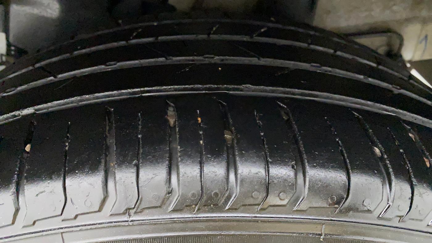 2020 Hyundai VENUE 1.0 TURBO GDI SX+ AT, Petrol, Automatic, 18,652 km, Right Rear Tyre Tread