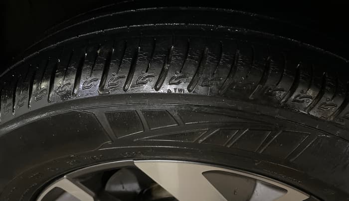 2020 KIA SONET GTX PLUS 1.5 AT, Diesel, Automatic, 48,392 km, Right Front Tyre Tread