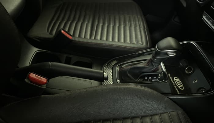 2020 KIA SONET GTX PLUS 1.5 AT, Diesel, Automatic, 48,392 km, Gear Lever