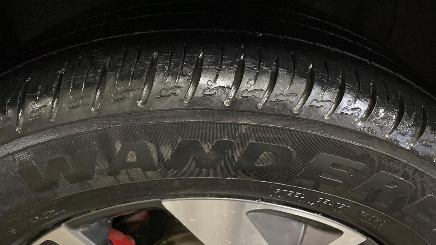 2020 KIA SONET GTX PLUS 1.5 AT, Diesel, Automatic, 48,392 km, Left Front Tyre Tread