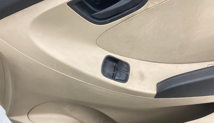 2015 Hyundai Eon ERA +, Petrol, Manual, 86,618 km, Driver Side Door Panels Control