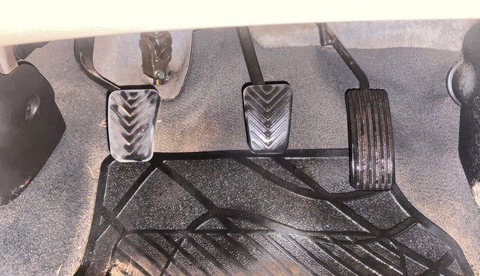 2015 Hyundai Eon ERA +, Petrol, Manual, 86,618 km, Pedals