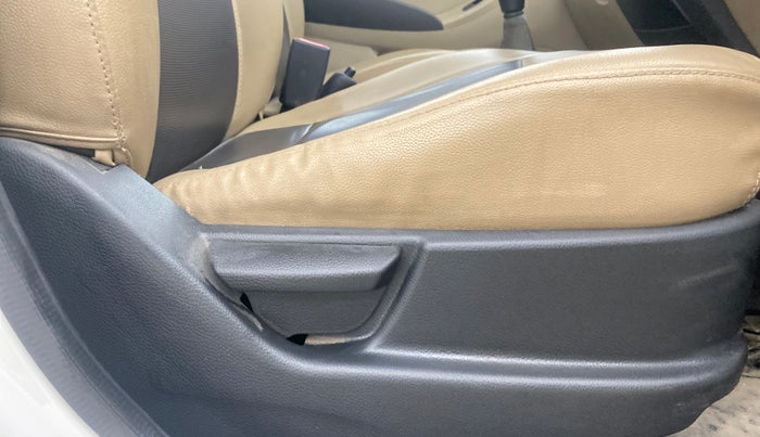 2015 Hyundai Eon ERA +, Petrol, Manual, 86,618 km, Driver Side Adjustment Panel