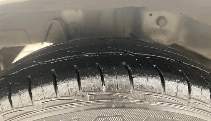 2015 Hyundai Eon ERA +, Petrol, Manual, 86,618 km, Right Rear Tyre Tread